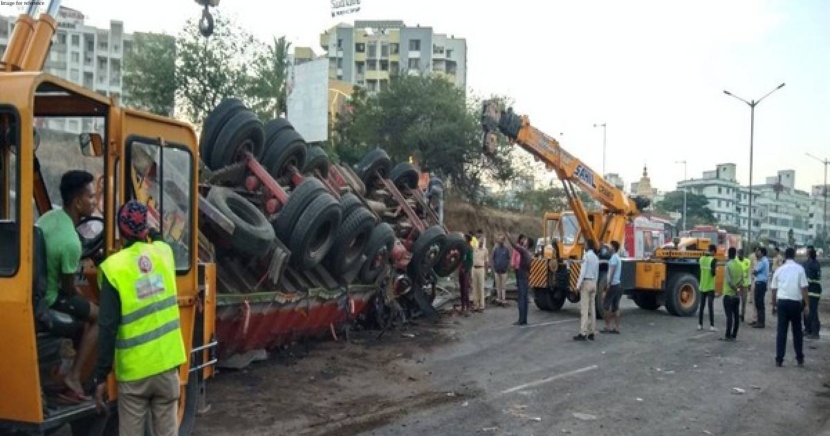 4 dead, 22 injured in truck-bus collision in Maharashtra's Pune